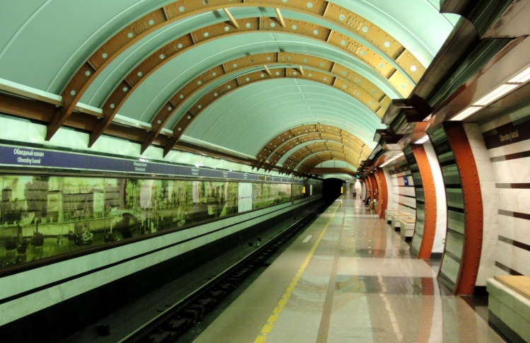 Стекло в архитектуре станций петербургского метрополитена