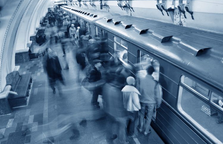 Мужчина, зажатый дверями в метро, находится в реанимации