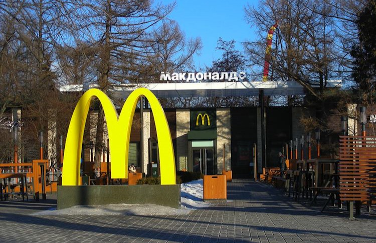 Суд закрыл «Макдоналдс» на ВДНХ