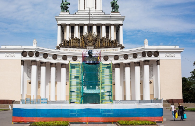 На ВДНХ отреставрируют памятник Ленину