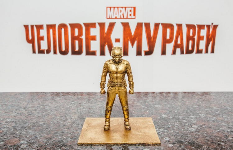 В Москве открыли памятник Человеку-муравью