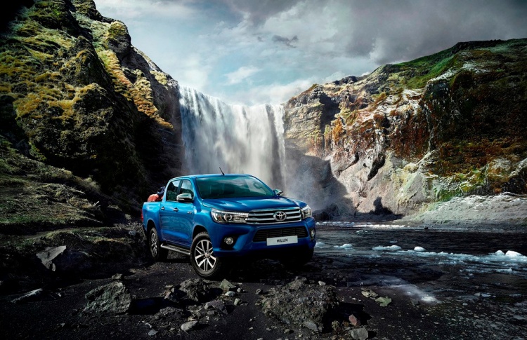 Новое поколение легендарного рамного пикапа Toyota Hilux доступно для заказа в России
