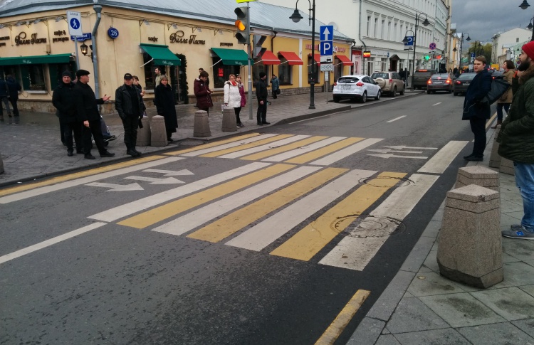 В Москве появились двойные пешеходные переходы