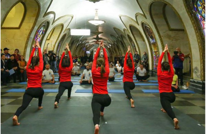 В Москве прошла Ночь йоги в метро