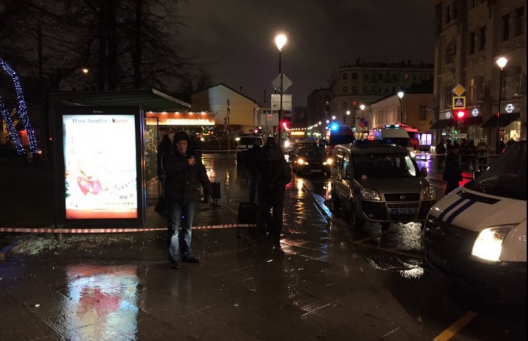 Причиной взрыва на остановке на Покровке стала граната