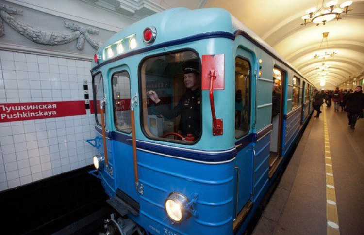 Петербургский метрополитен будет работать круглосуточно восемь раз в году