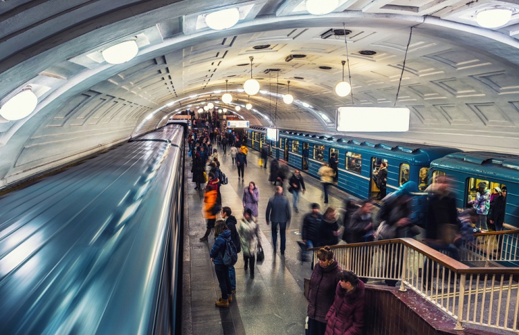 14 февраля в метро будут читать стихи Пушкина и Бальмонта