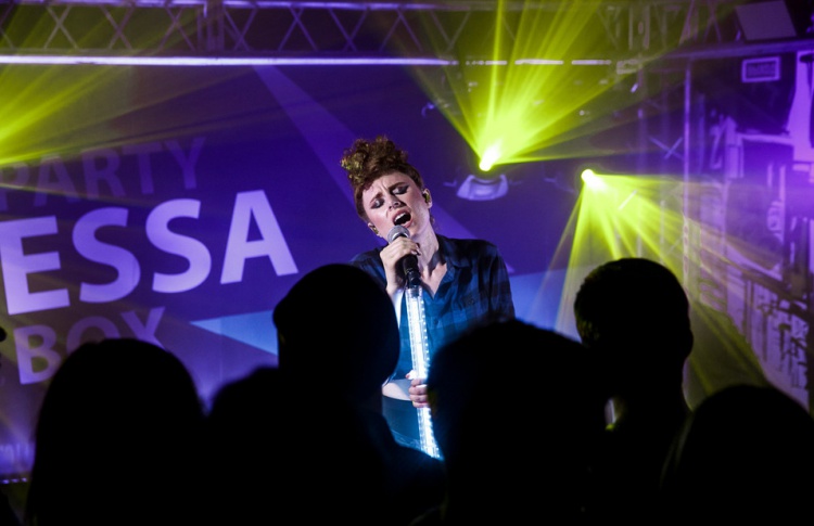 Открытие уникального пространства для вечеринок: Kiesza дала концерт в честь запуска проекта Essa Party Box