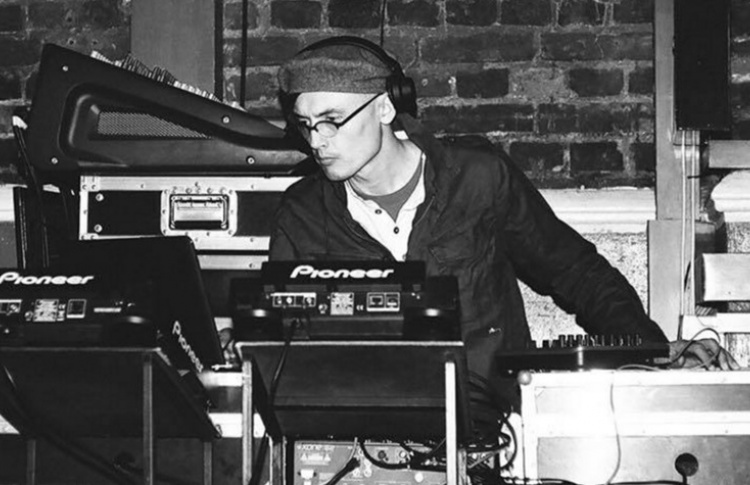 «Warehouse»: DJs Dolshchik, Sergey A.M., Unbalance, VJ Ira Lukina