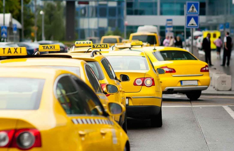 Московское такси подешевело на 30% за два года