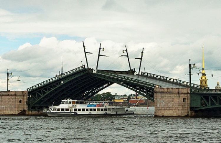 Изменился график разводки Тучкова моста