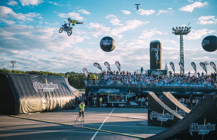 Международная мотофристайл-битва Adrenaline FMX Riders снова в Москве!