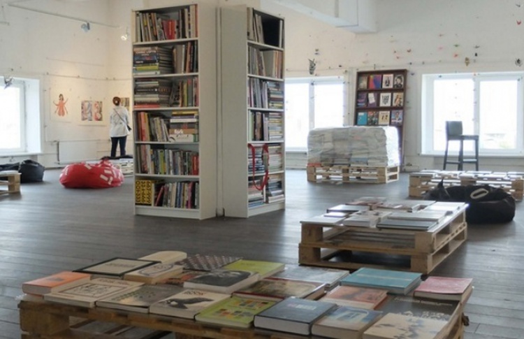 Книжная барахолка в "Этажах"