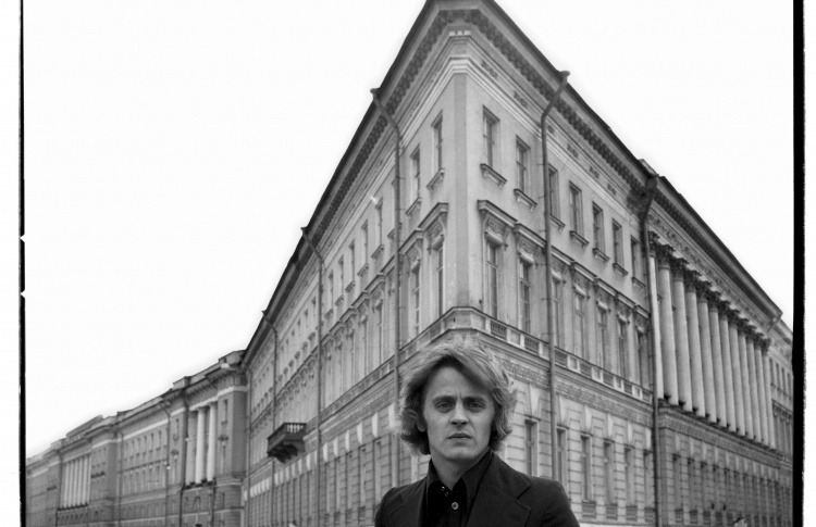 Ретроспективная фотовыставка «Кино-театр Валерия Плотникова»