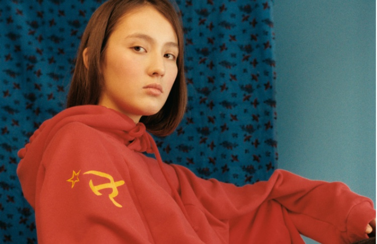 Vetements выпустил худи с серпом и молотом