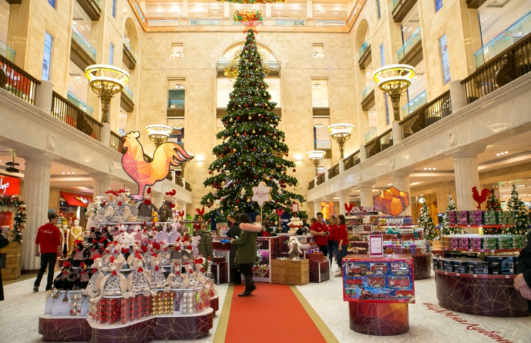 Подарки под елку живут в Hamleys