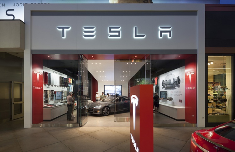 Tesla откроет свой первый автосалон в России