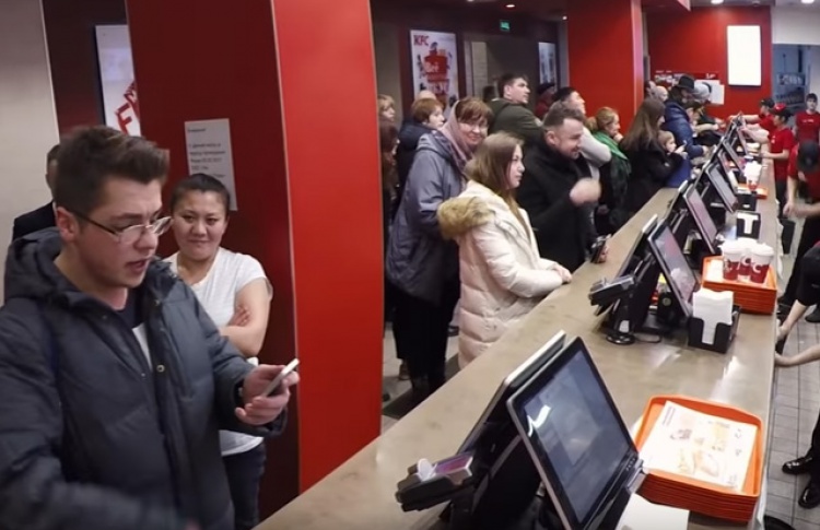 «Ла-Ла Лонгер»: гости KFC Маяковская пропели свои заказы в поддержку Лауреата премии Оскар!