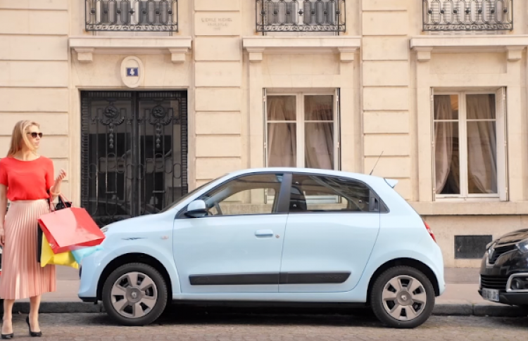 Renault выпустил лак для ногтей, которым можно закрашивать царапины на машине