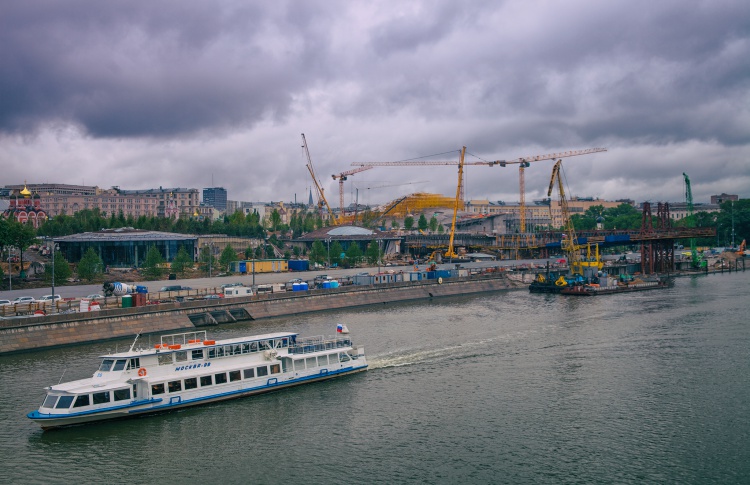 Фото дня. Как выглядит парк «Зарядье» после демонтажа забора