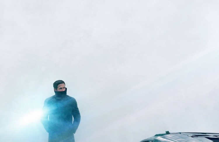 Бегущий по лезвию 2049