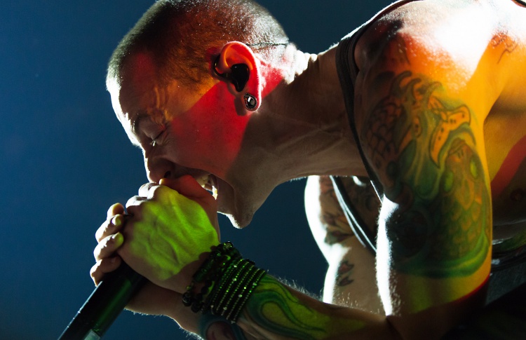 Два альбома Linkin Park вошли в десятку самых продаваемых в США после смерти Беннингтона