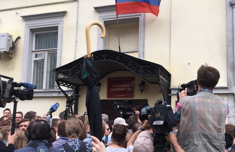 Суд отправил Кирилла Серебренникова под домашний арест