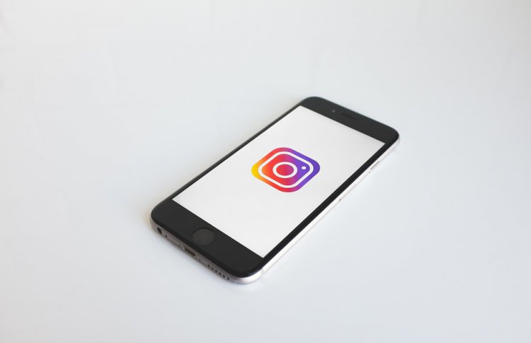 Instagram разрешил публиковать истории в Facebook