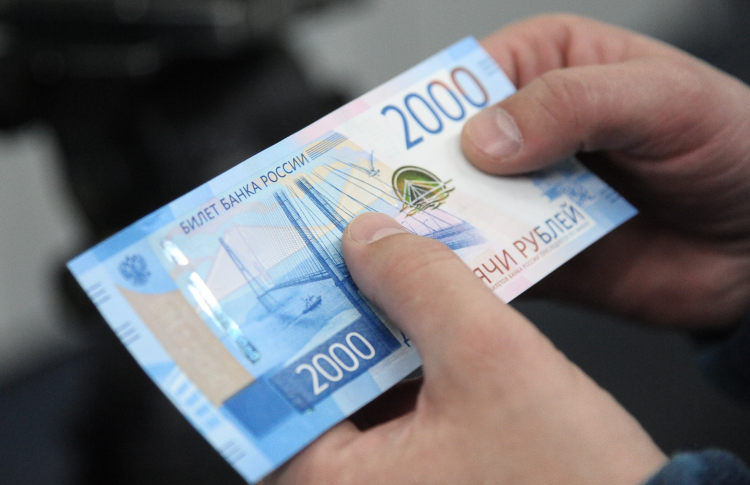 Центробанк показал новые купюры 200 и 2000 рублей