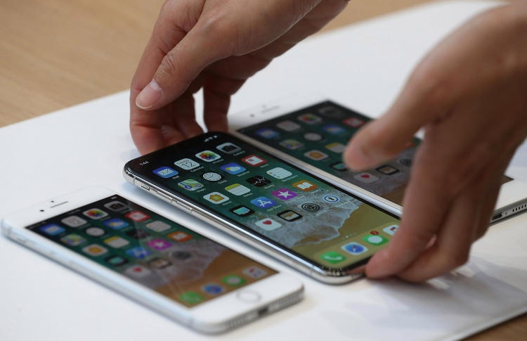 Спрос на новый iPhone 8 оказался «вялым»