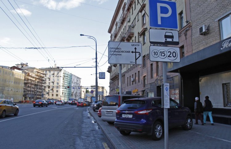В ноябрьские праздники парковка в Москве будет бесплатной