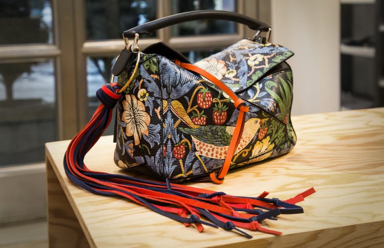 Аксессуары марки Loewe теперь продаются в Aizel