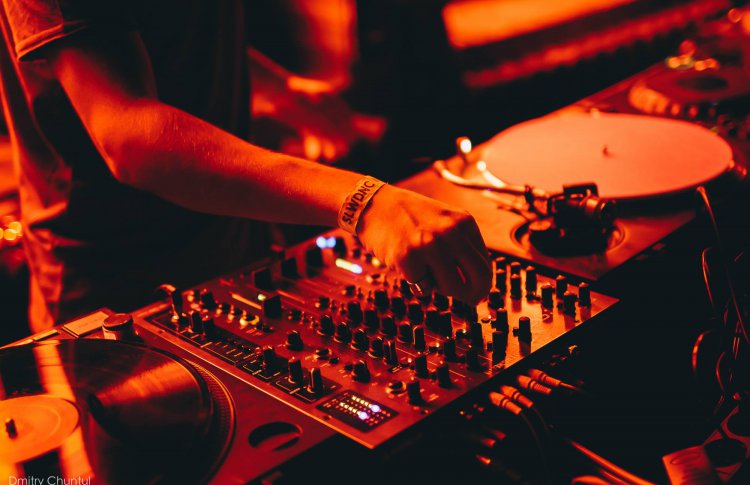 Slowdance IO Yrs. День рождения электронного комьюнити