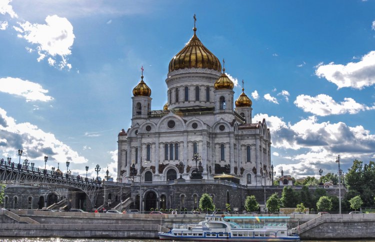 День города на площадке у Храма Христа Спасителя