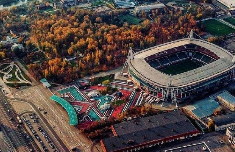 Покрас Лампас расписал площадь под «Локомотив»