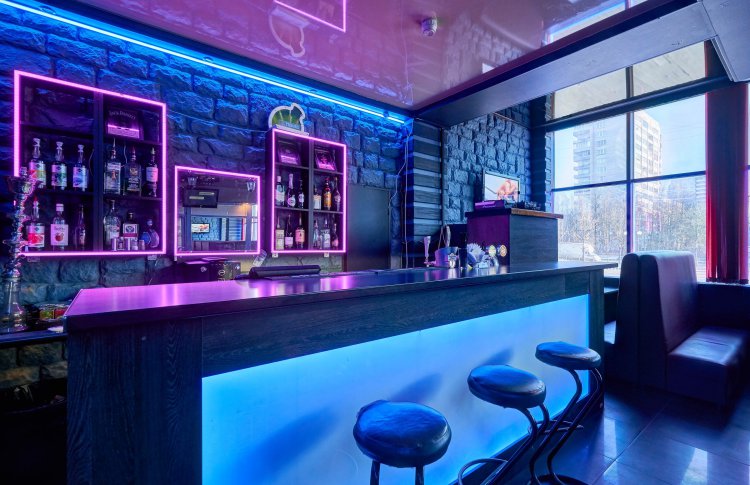 В Chika Bar коктейли девушкам бесплатно