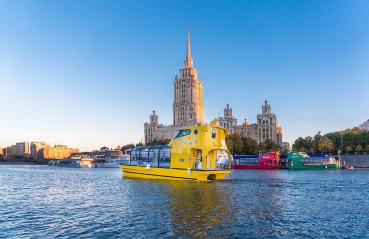 В Москве появилась флотилия разноцветных речных трамвайчиков