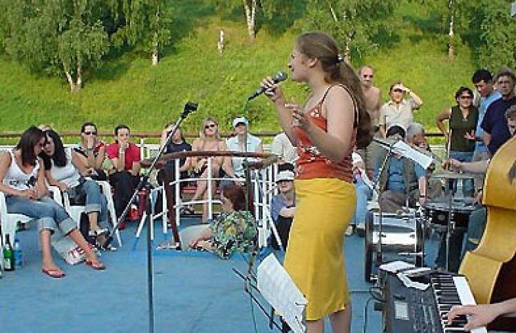 Анна Левшина (вокал)