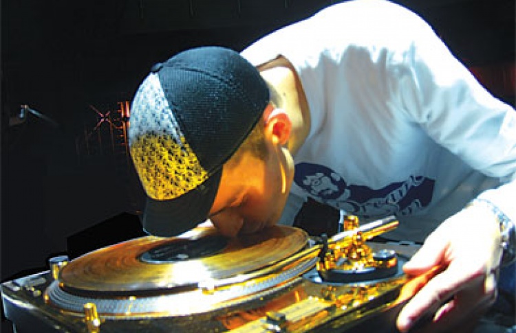 Финал DMC World DJ Championship: DJs Tigerstyles (Великобритания), Troubl (Франция), Tactics, VJ Алекс Ди