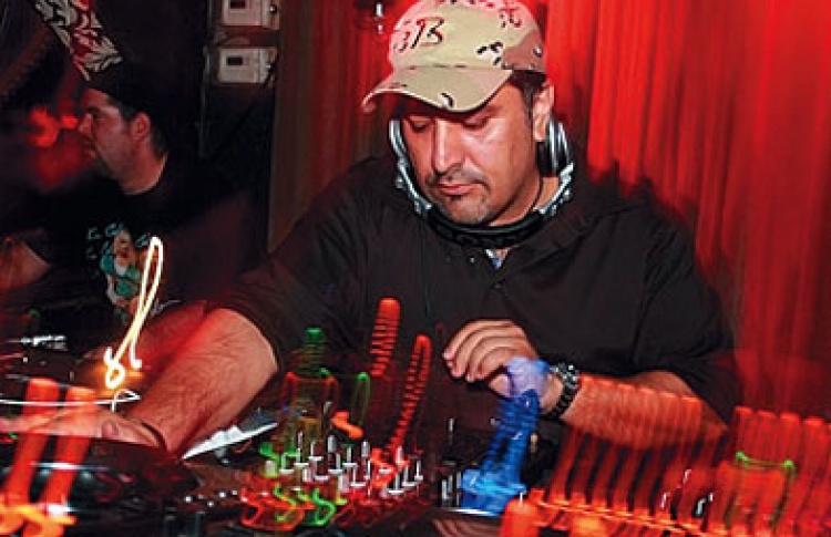 Wazzup?: DJs Behrouz, Данила, Muzikjunki