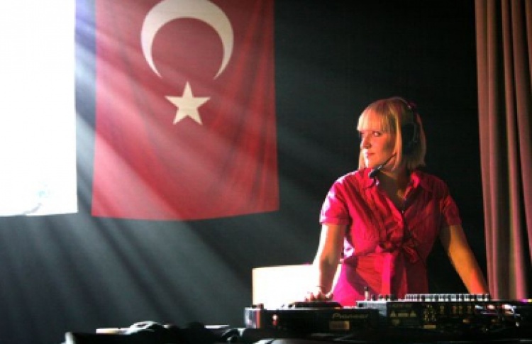 "Turkish Party 2008. Ночь апельсинов": DJ Moshka, этнические барабаны "Этнобит", танцевальная группа "Жасмин", Владлена Ананьева