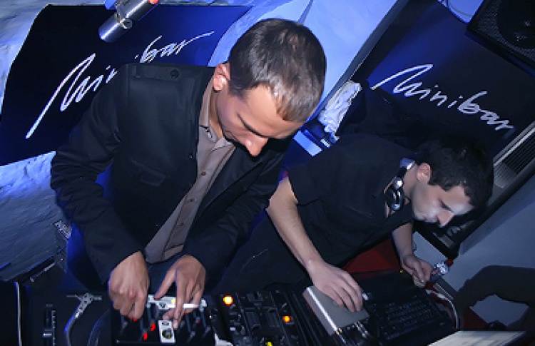 Mostklik (live), DJs Sedative (Италия), Bitlow (Германия), Тарабаров, Партизан, Гримм, Дима Spell, Prana