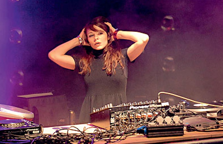 Voices. All Time Team Show: DJs Нина Кравиц, Вакула, Вел, Сергей A. M., VJ Selesneva