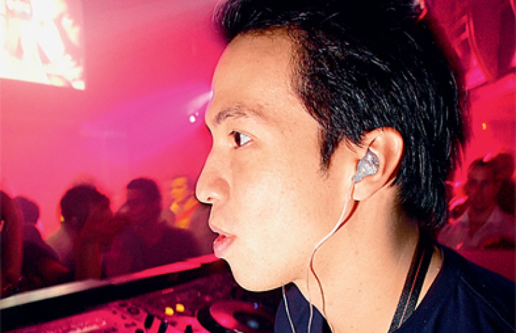 DJs Laidback Luke (Нидерланды), Ястреб & Four, Лосев