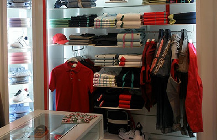 Распродажа в Lacoste
