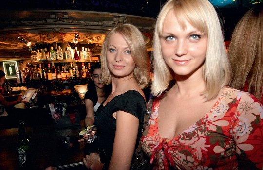 Порно видео: вечеринки в ночных клубах москвы