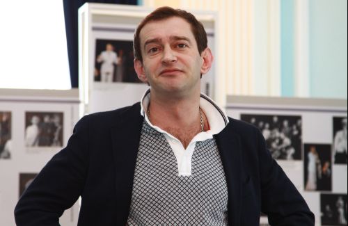 Семья хабенского константина. Хабенский съемки. Хабенский выкрутасы. Костя хабенский. Хабенский съемки.