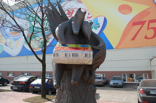 Памятник сырку Дружба в Москве. Памятник плавленому сырку город. Чудо памятники. Памятники и диковинки города Москва.