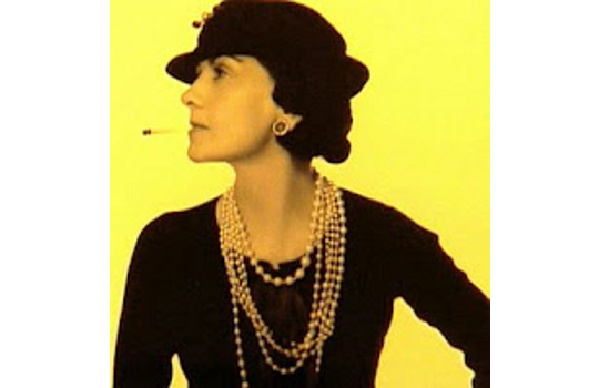 Jazzdauren биография. Первые шляпки Коко Шанель. Великие женщины 20 века Коко Шанель. Музей шляпка Коко Шанель. Средняя группа шляпка от Коко Шанель.