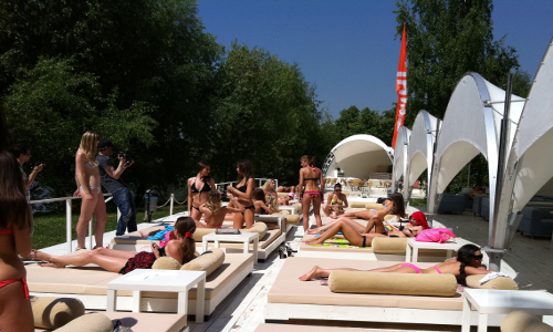 City beach club строгинское ш 3 фото. Пляж Маяк Строгино. Пляж Строгино (Строгинский пляж). Пляж Монтероссо в Строгино. Пляж в Строгино платный.